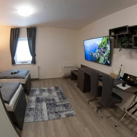 Valla Penzion & Restauracia Malacka Kültér fotó