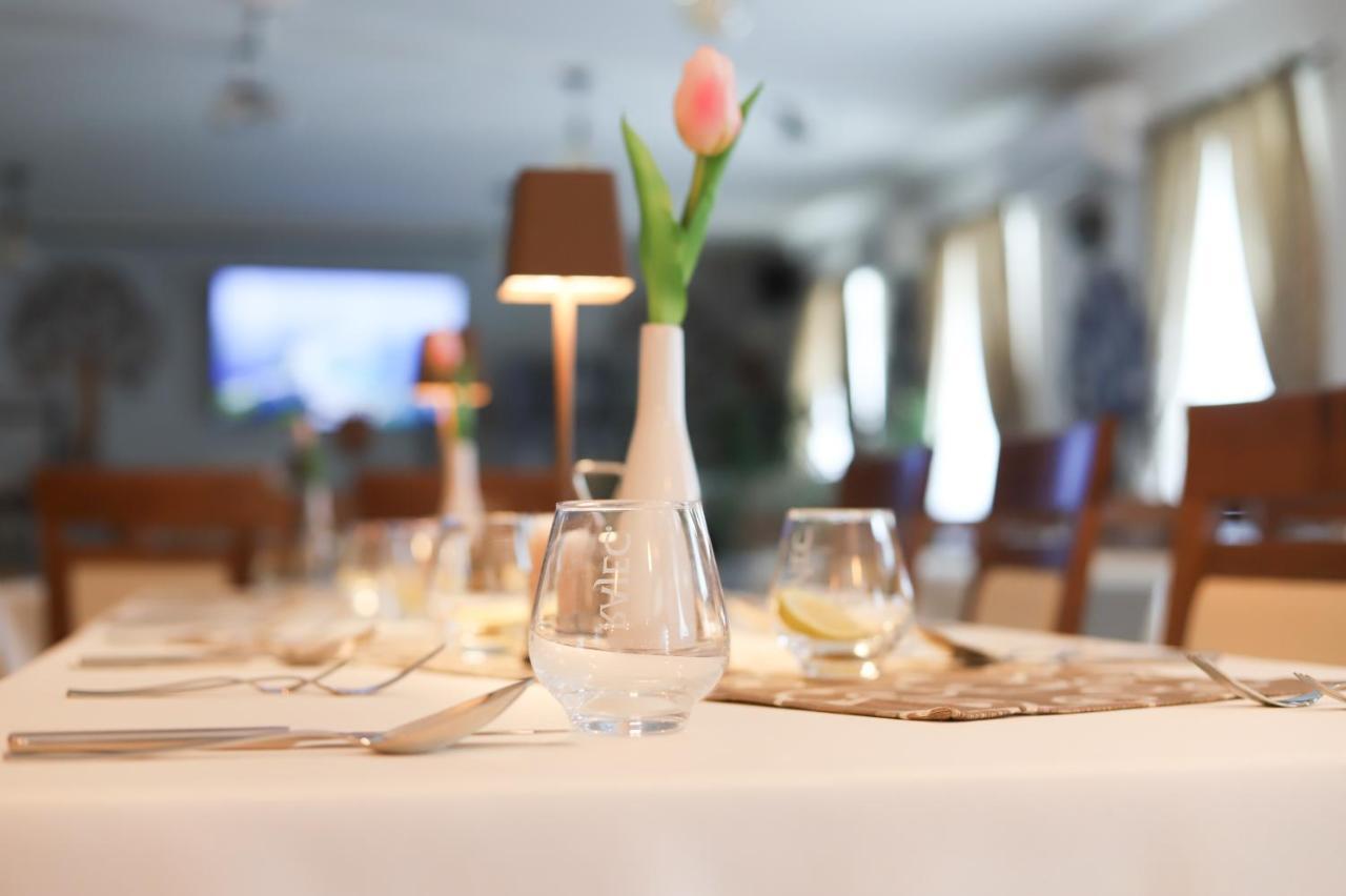 Valla Penzion & Restauracia Malacka Kültér fotó